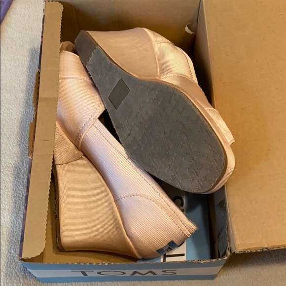 Worn once, still in perfect condition. - Picture 3 of 3